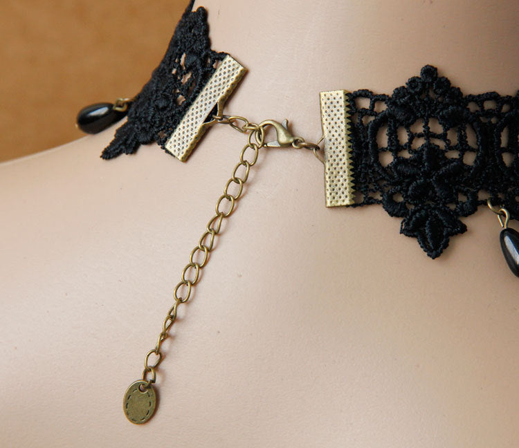 Collar de gargantilla de encaje gótico Dark Queen con colgante negro