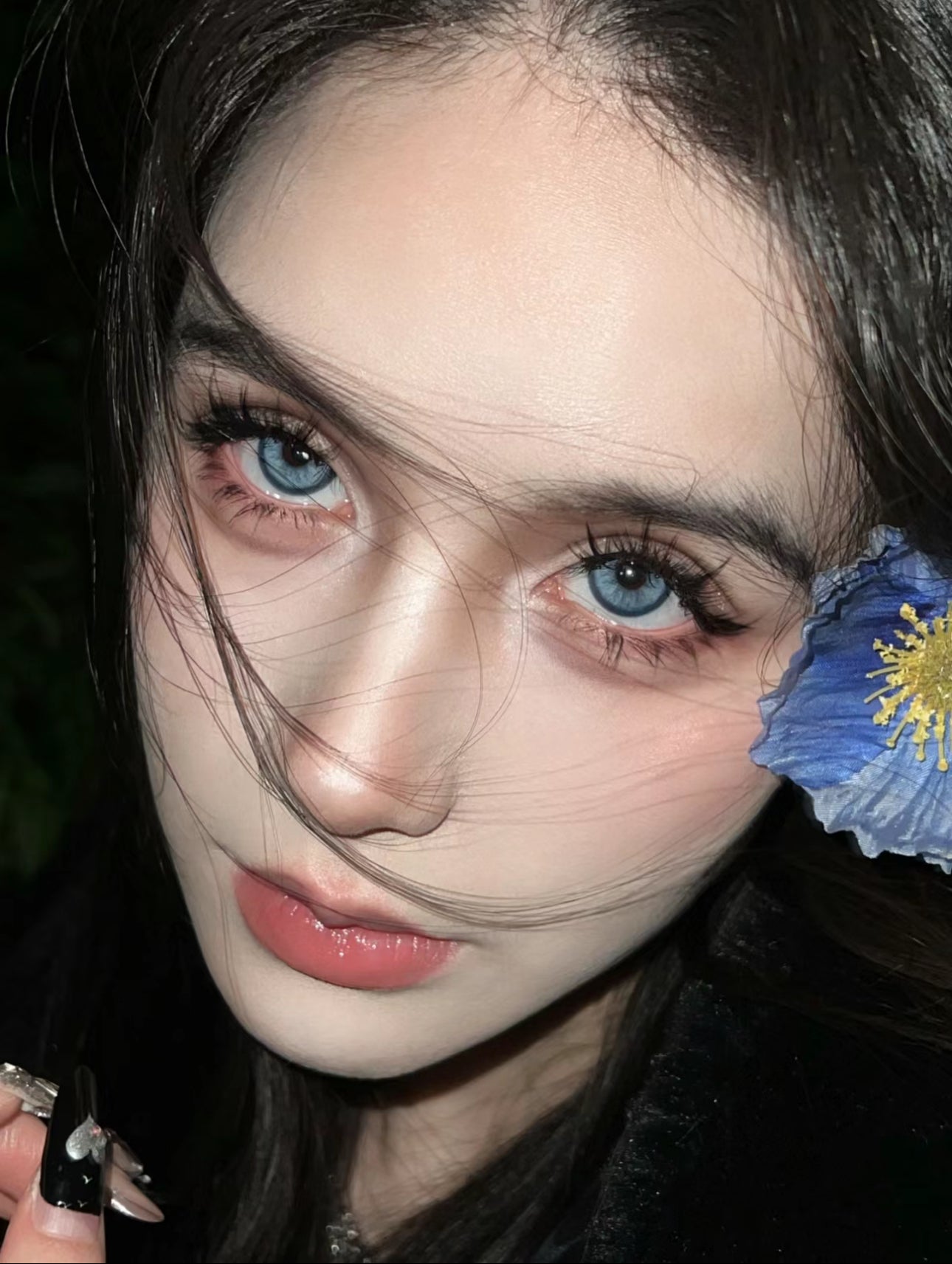 Glitz Blue contacts on dark brown eyes model