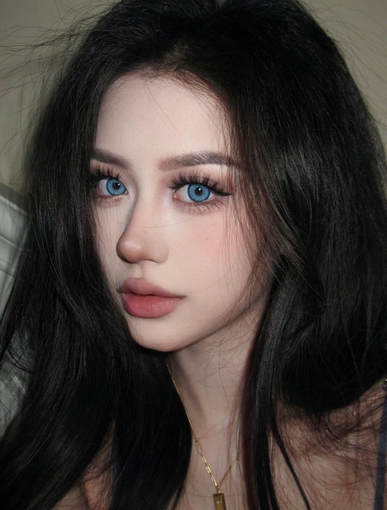 glitz blue on model eyes