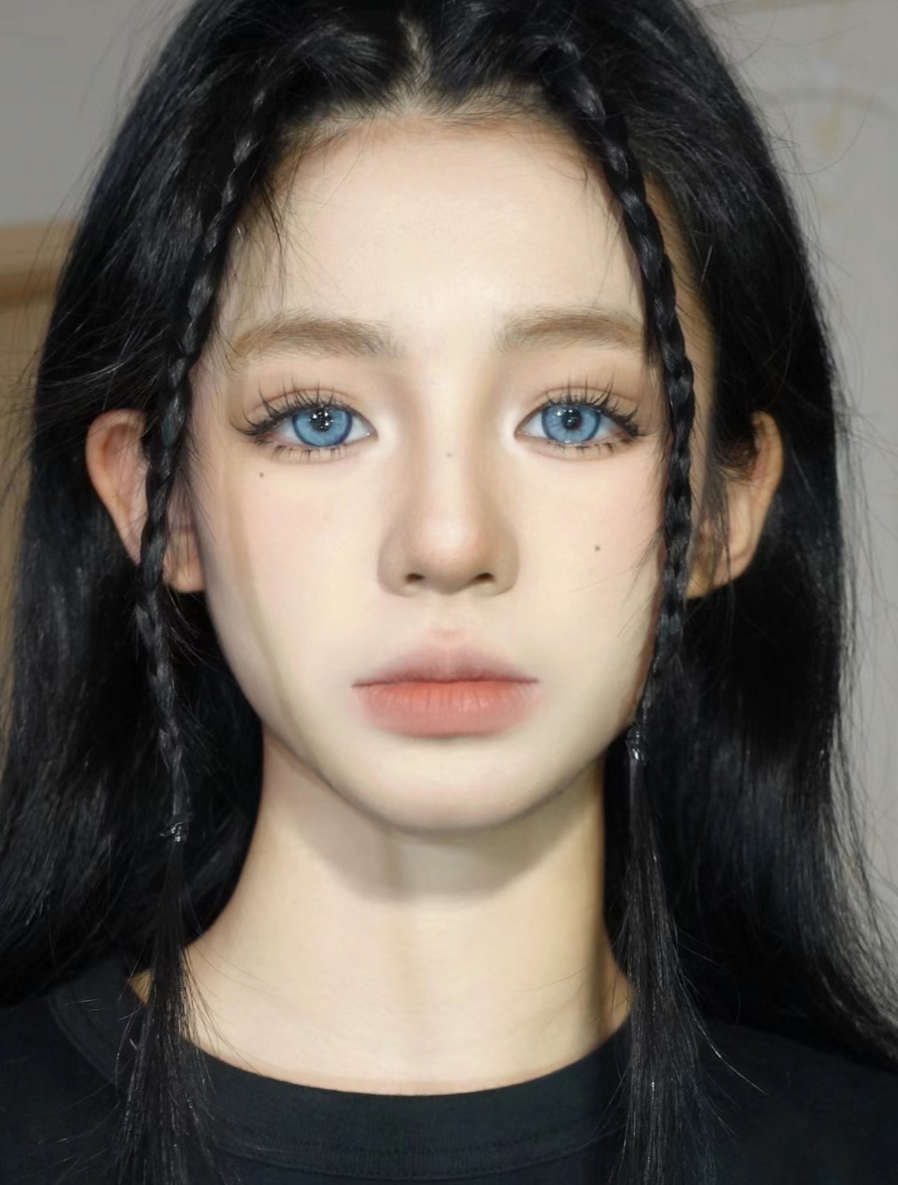 Kazzue Glitz Blue contacts natural