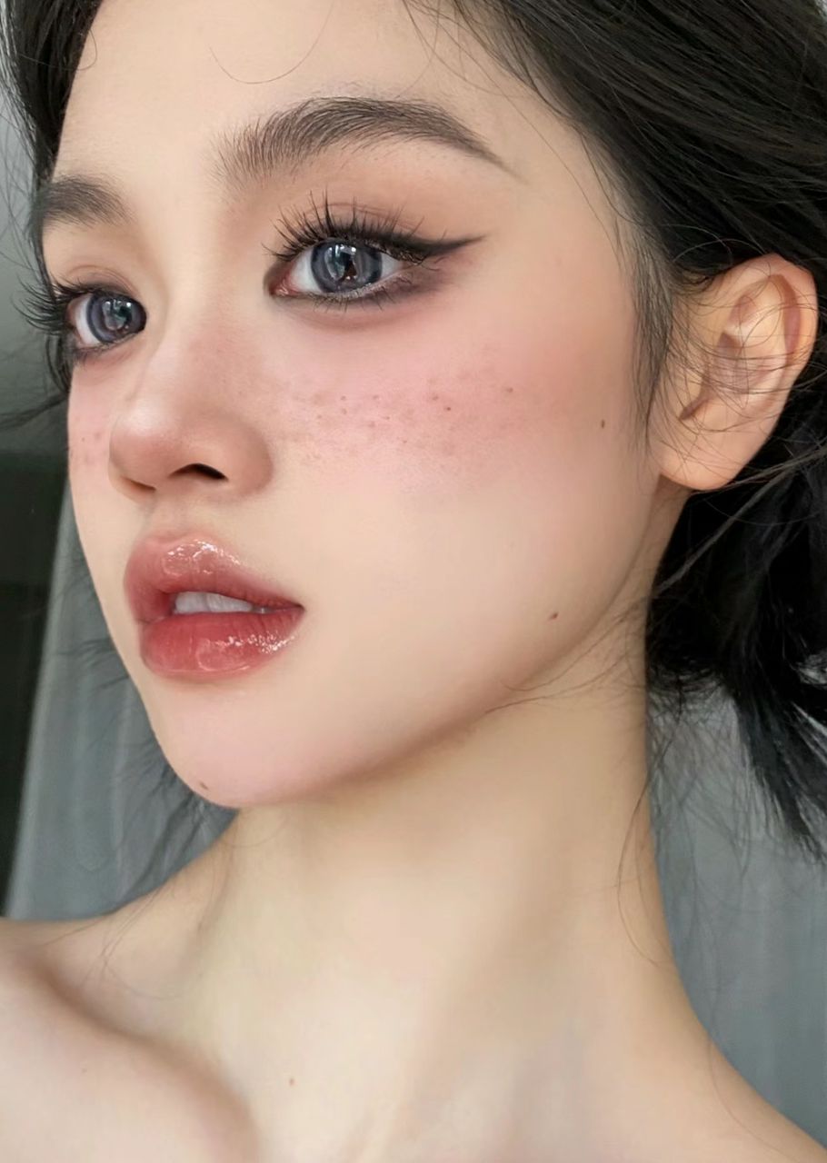 dark gray farsighted contacts hyperopia 1