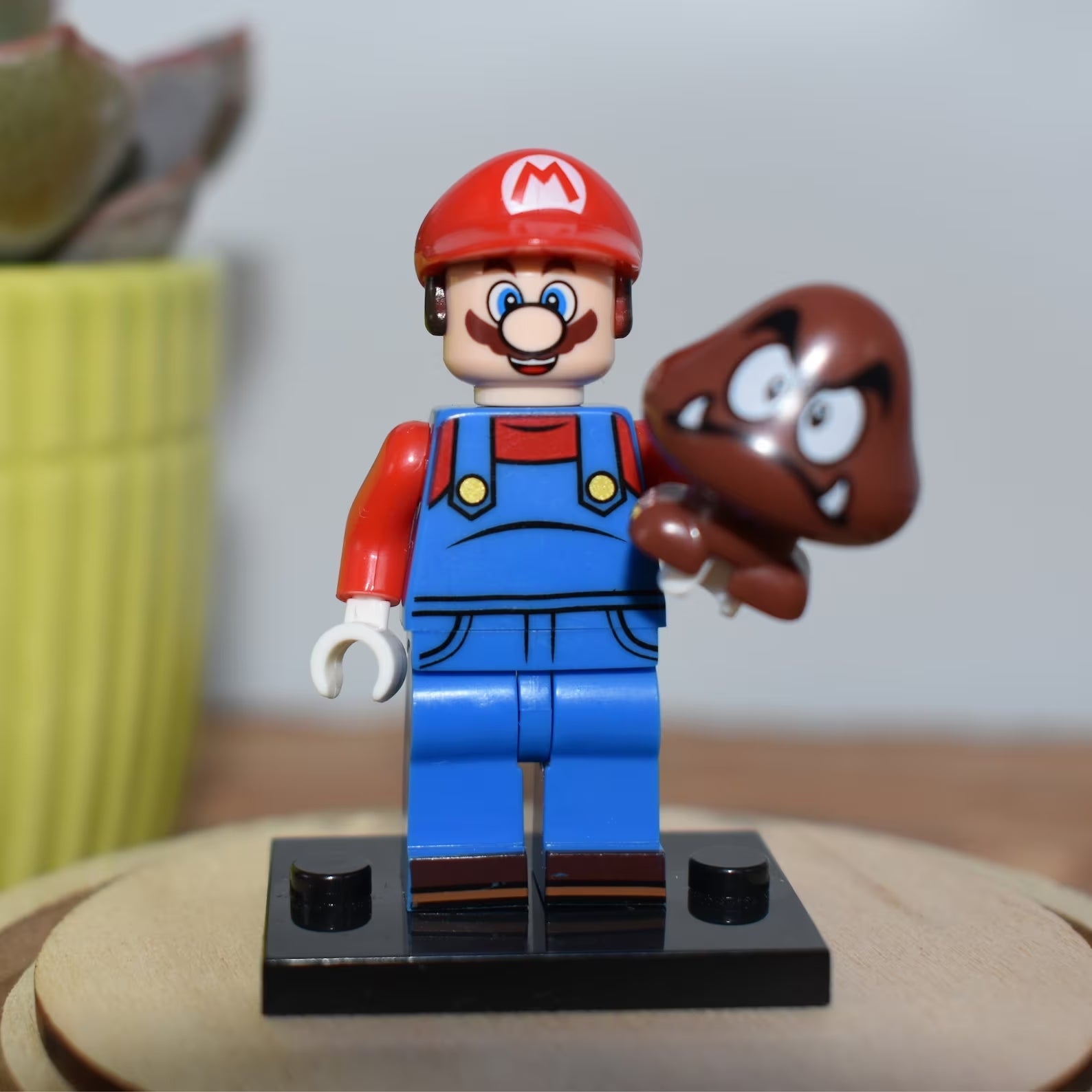 Super Mario & Princess Peach Lego Mini Figure