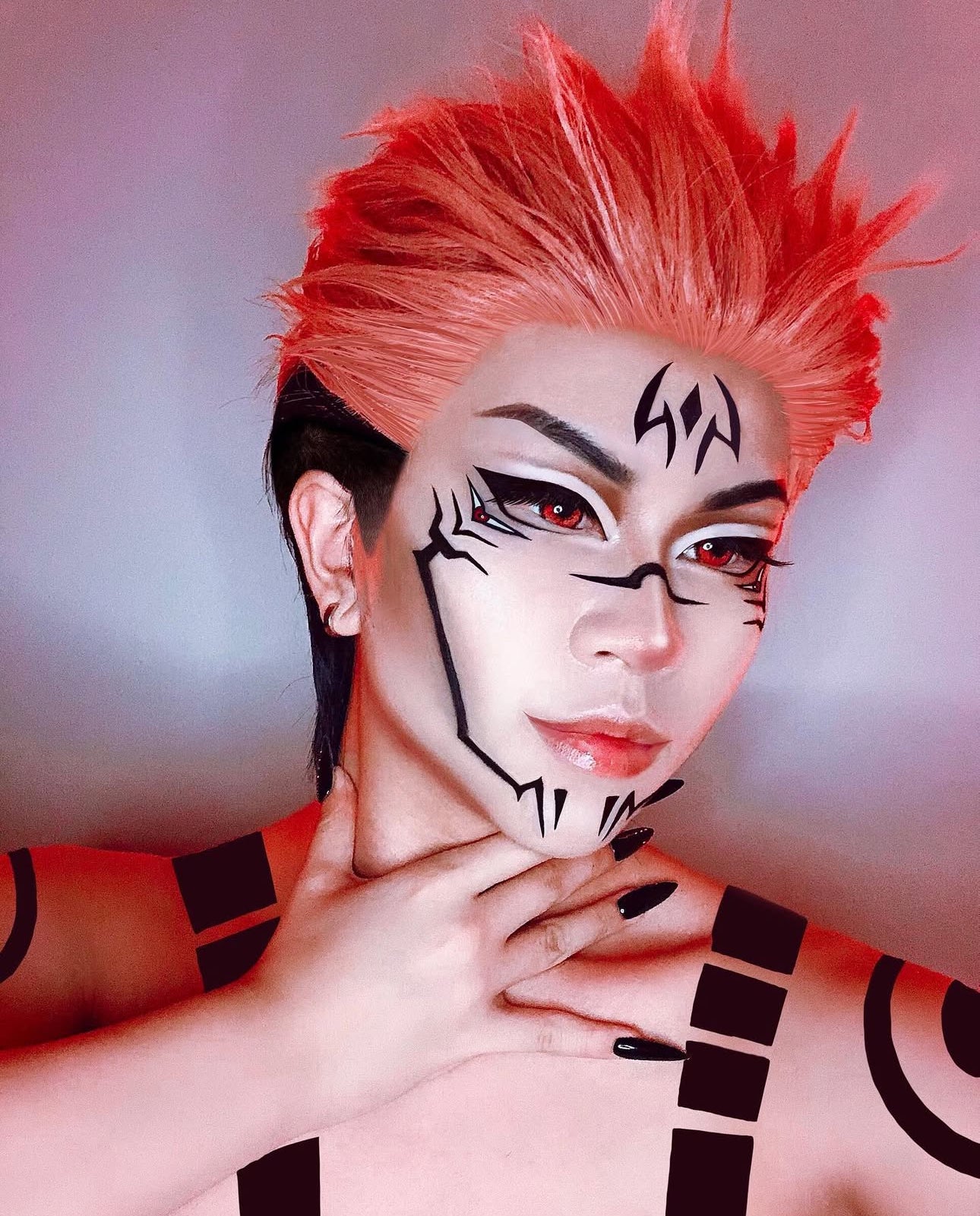 vivid brilliant red color cosplay contacts close up lenses cosplayer 2