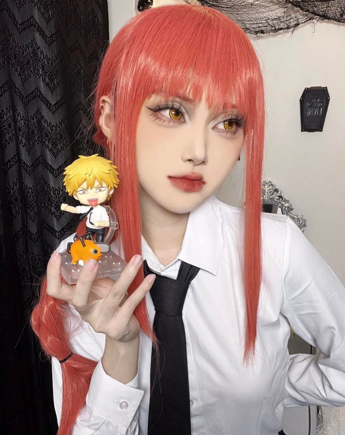 Makima Chainsaw man cosplay contact lenses cosplayer