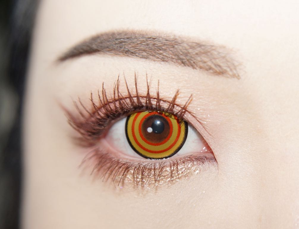 Makima Chainsaw man cosplay contacts close up