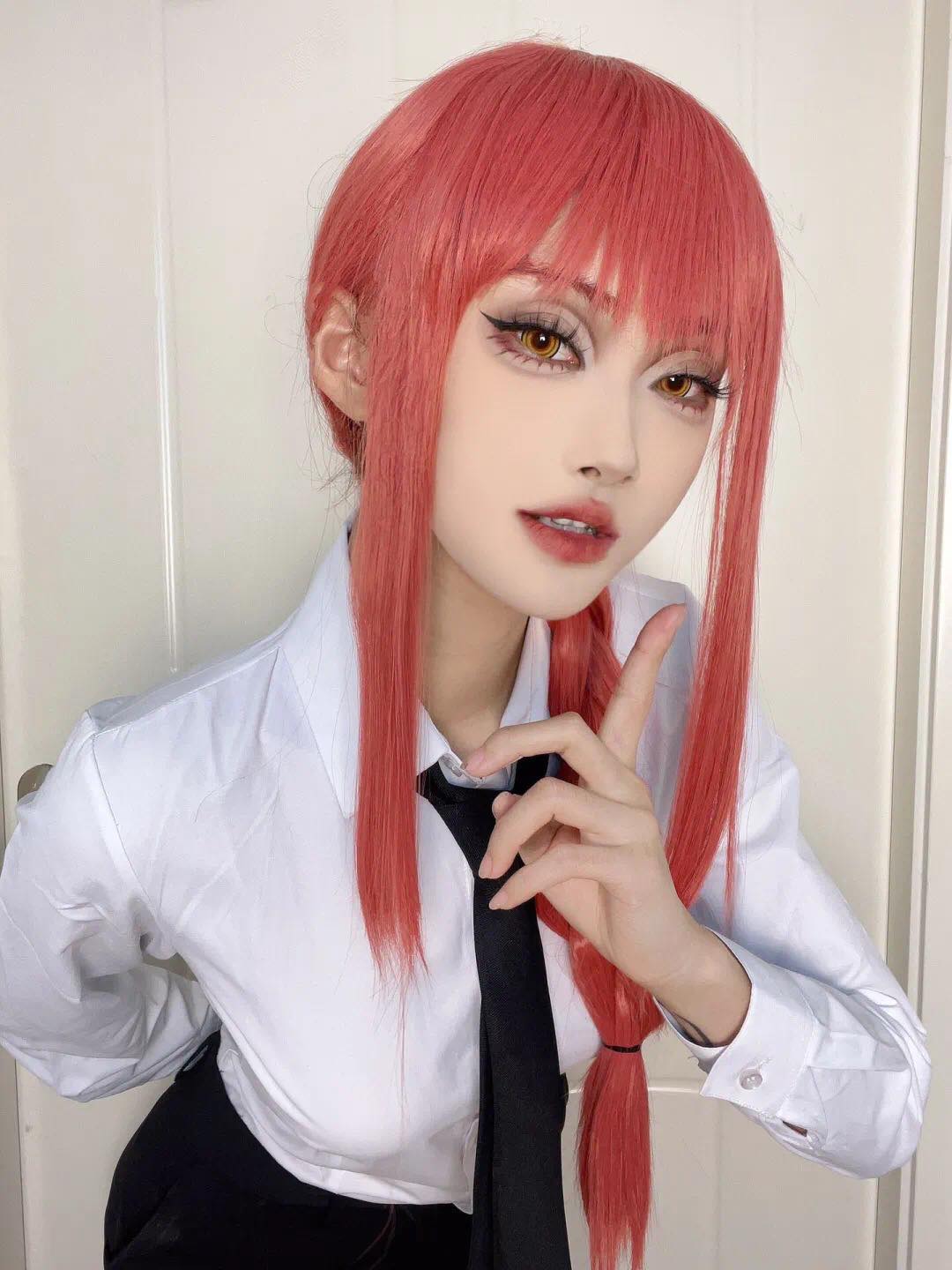 Makima Chainsaw man cosplay contact lenses cosplayer