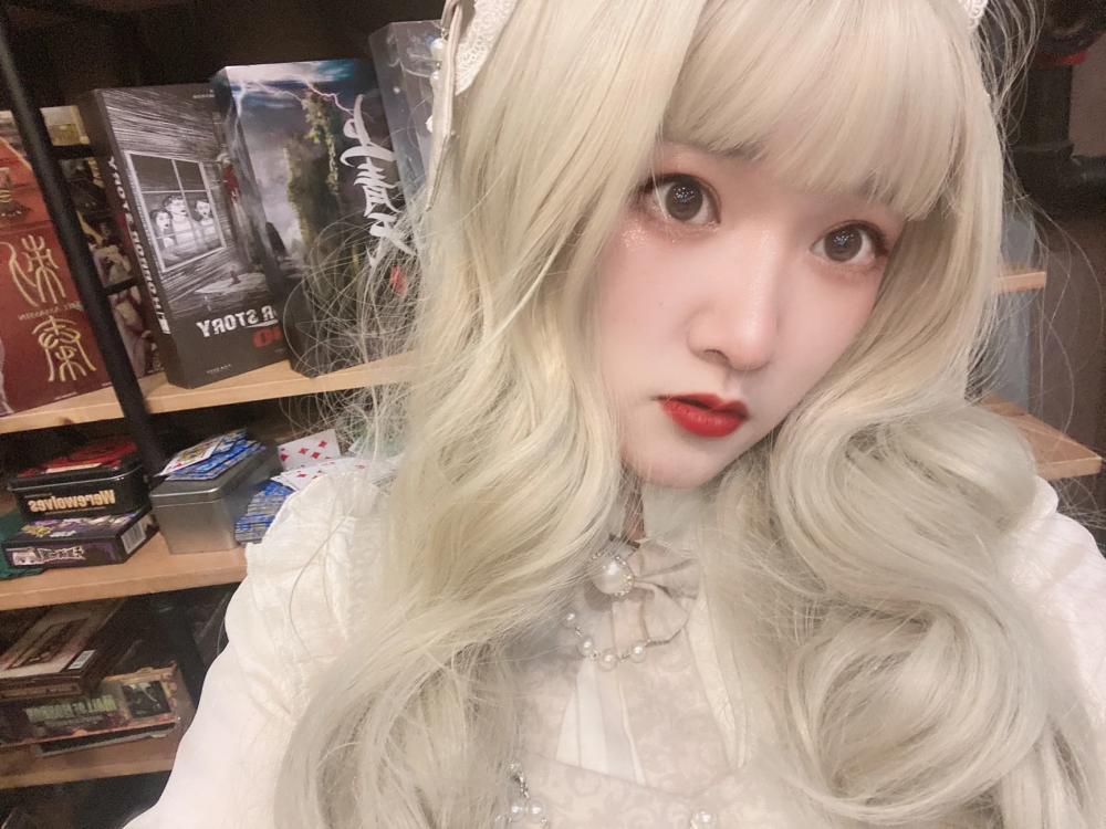 Peluca de pelo natural ondulado largo rubio suave de 65 cm con flequillo